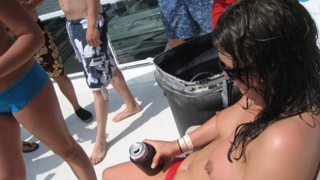 Flashing Girls – Busty Chick